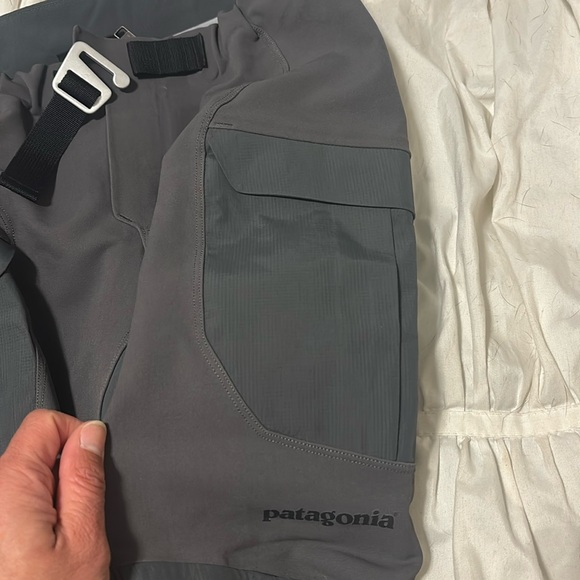 Patagonia mixed guide waterproof shell pants - like new - Picture 4 of 7